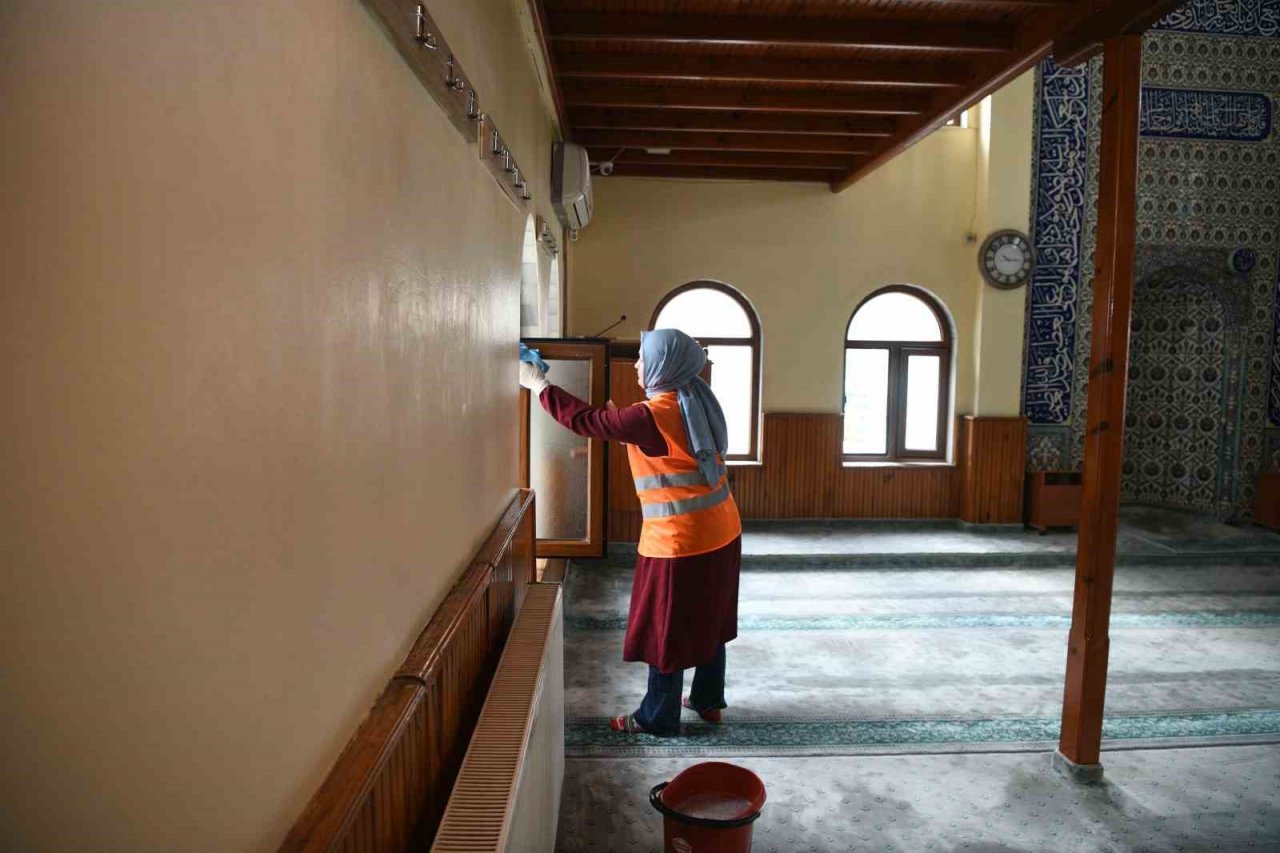 Çayırova’da camiler Ramazan ayına hazır