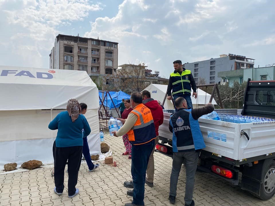 Gölcük Belediyesi Hatay’da yaraları sarmaya devam ediyor