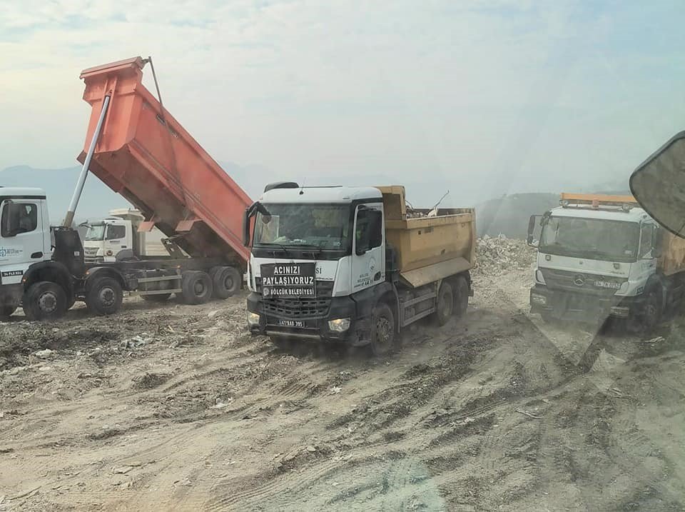 Gölcük Belediyesi Hatay’da yaraları sarmaya devam ediyor