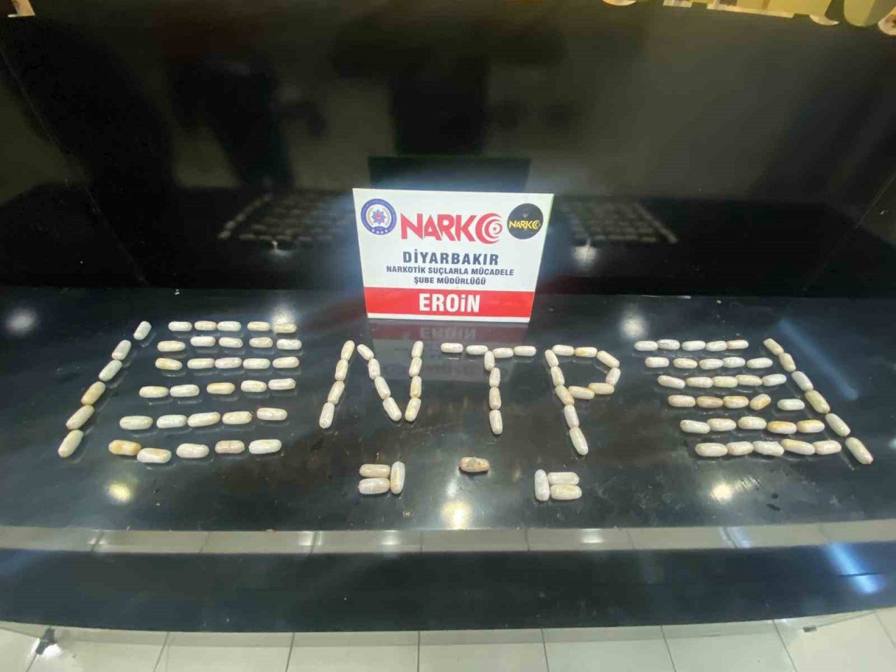 Diyarbakır’da şüpheli yolcunun midesinden 800 gram eroin çıktı