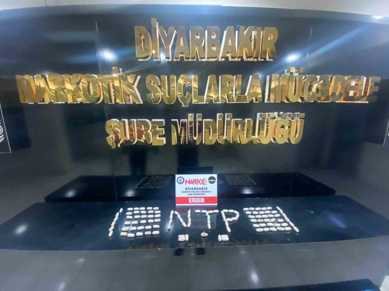 Diyarbakır’da şüpheli yolcunun midesinden 800 gram eroin çıktı