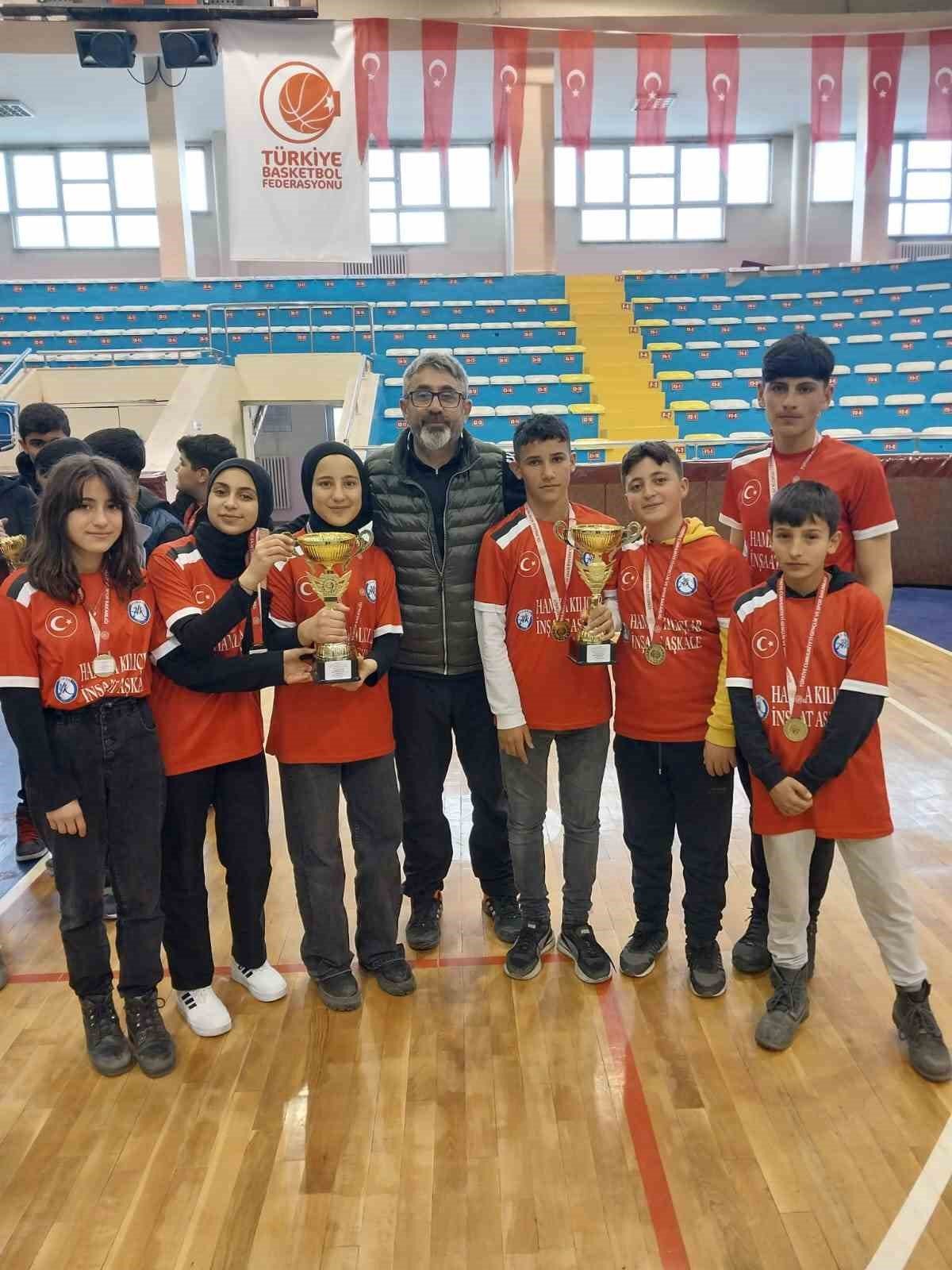 Okul sporlarında iki şampiyonluk