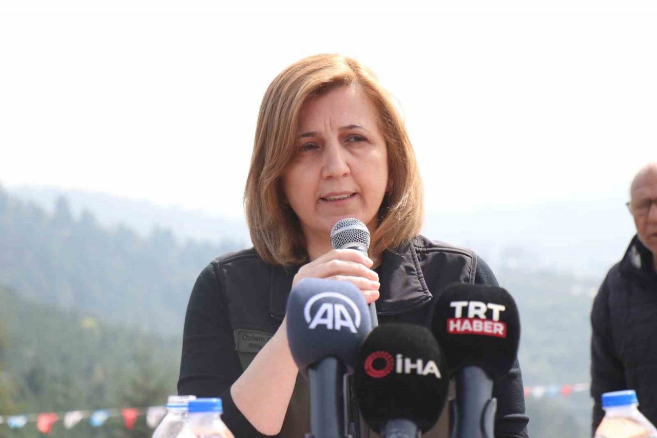 Deprem şehitleri anısına 3 bin 900 fidan toprakla buluştu