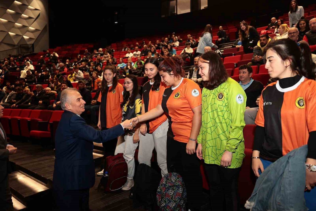 Denizli’de 191 amatör spor kulübüne 3.3 milyon TL’lik can suyu