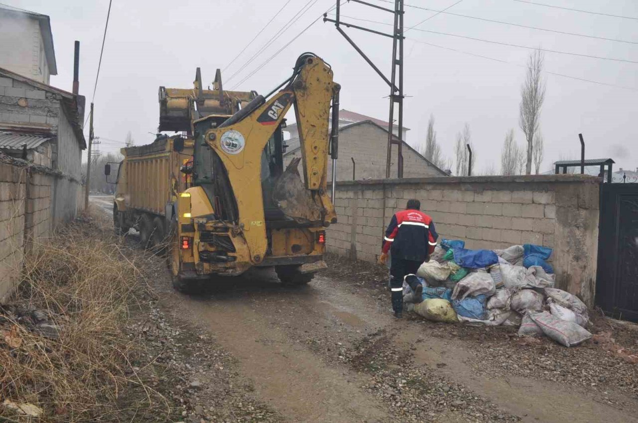 Yüksekova’da bahar temizliği başladı