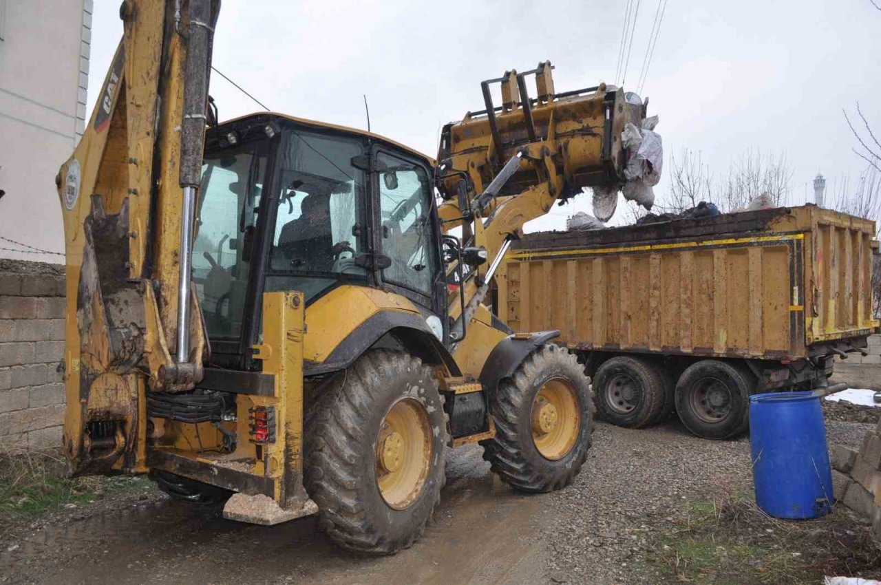 Yüksekova’da bahar temizliği başladı