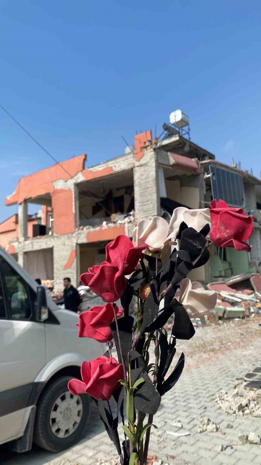 Enkazdan çıkan eşyalar yürekleri burktu