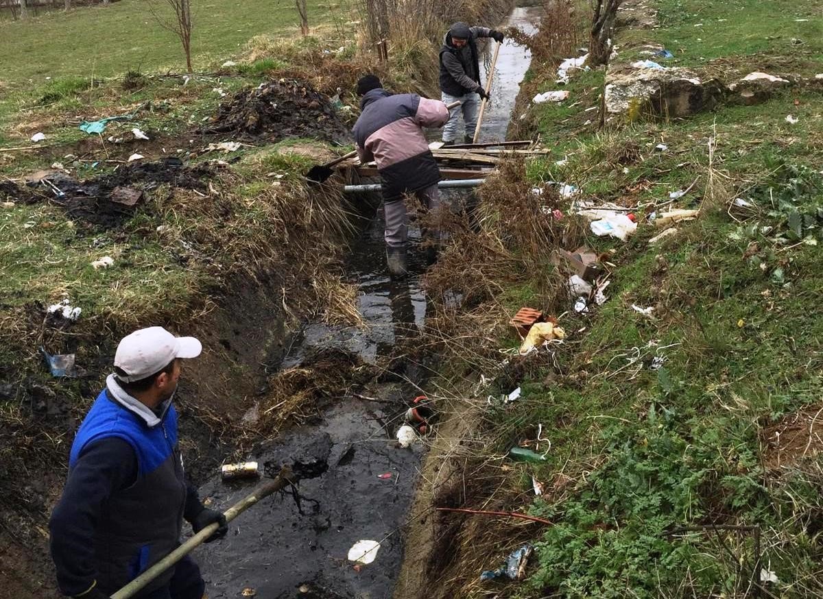 Hisarcık’ta sulama kanalı temizliği