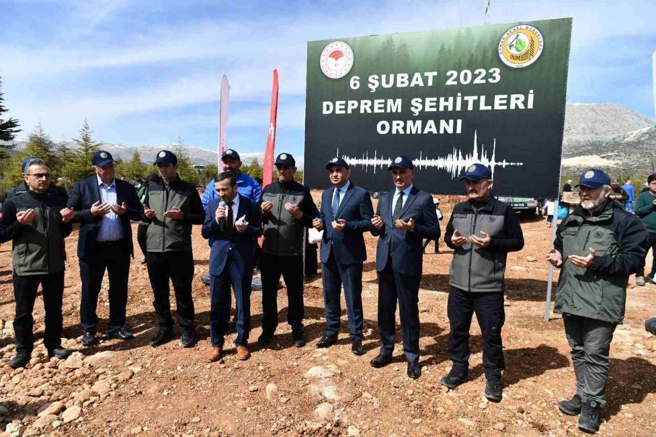Isparta’da deprem şehitleri anısına 400 fidan toprakla buluşturuldu
