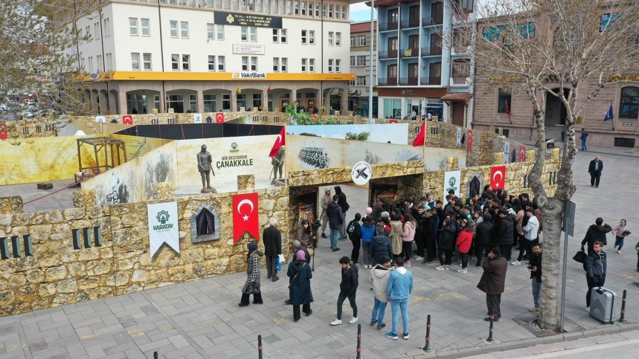 Karatay’ın “Bir Destandır Çanakkale” tiyatro gösterisi yoğun ilgi görüyor