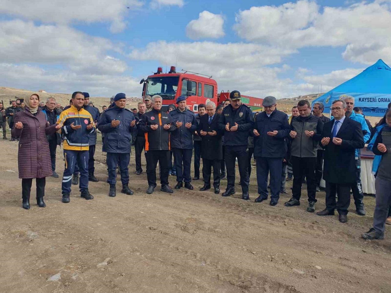 Bu sefer fidanlar deprem şehitleri için dikildi