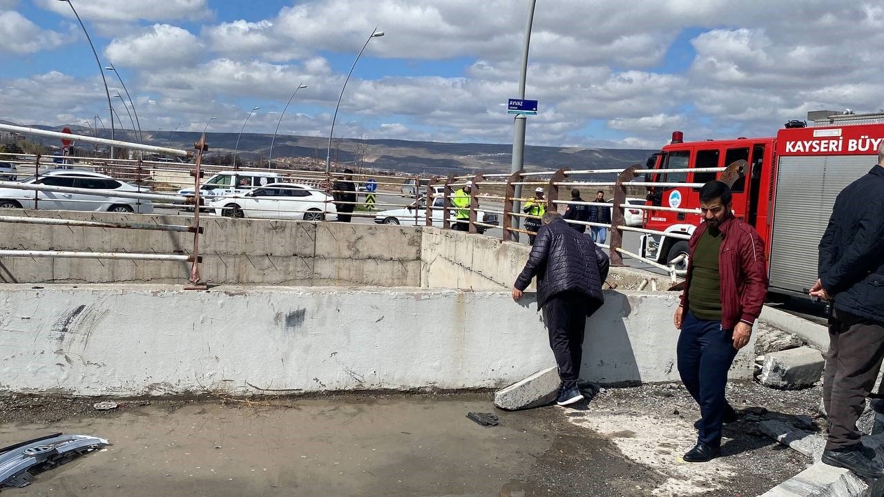 Kanala uçan otomobilden burunları kanamadan çıktılar