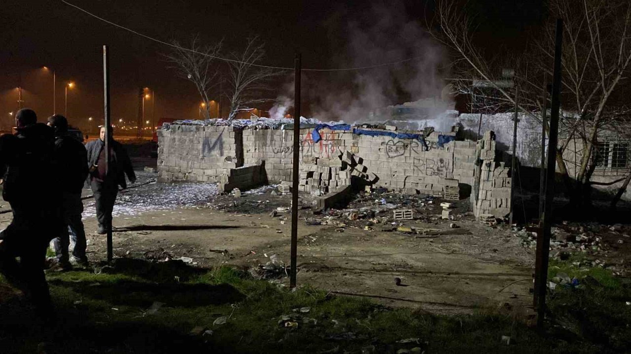 Müstakil evin ahırında çıkan yangın söndürüldü