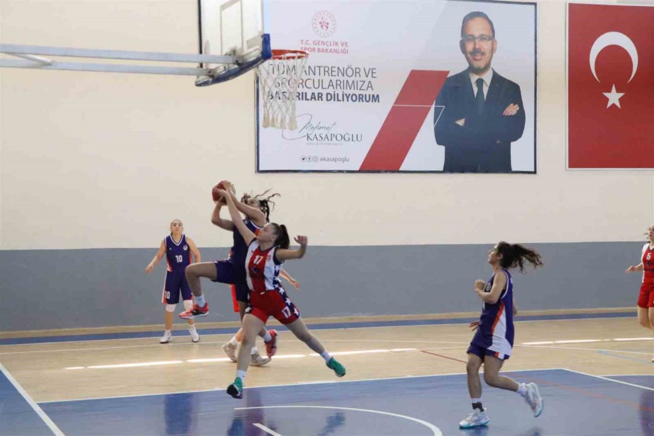 Basketbol U16 Kadınlar Bölge Şampiyonası, Karaman’da başladı