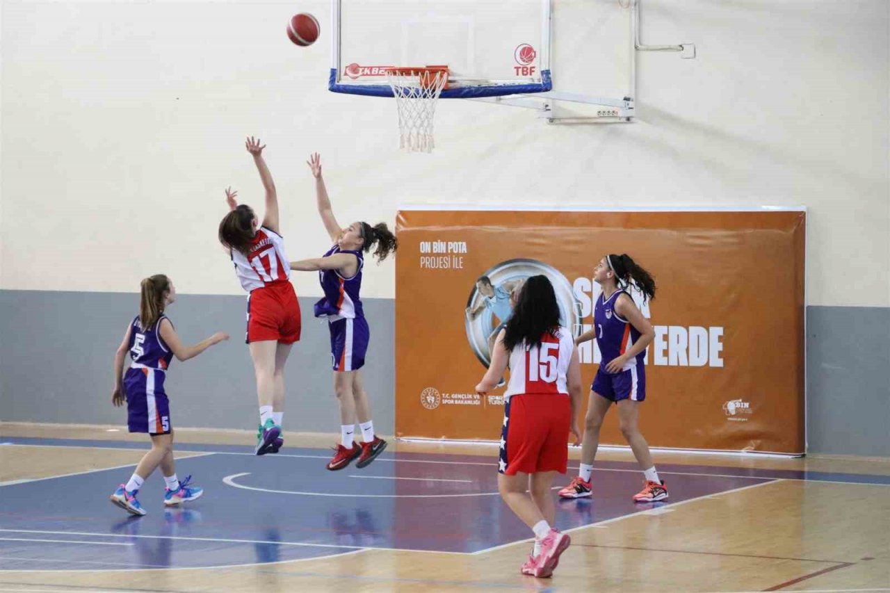 Basketbol U16 Kadınlar Bölge Şampiyonası, Karaman’da başladı