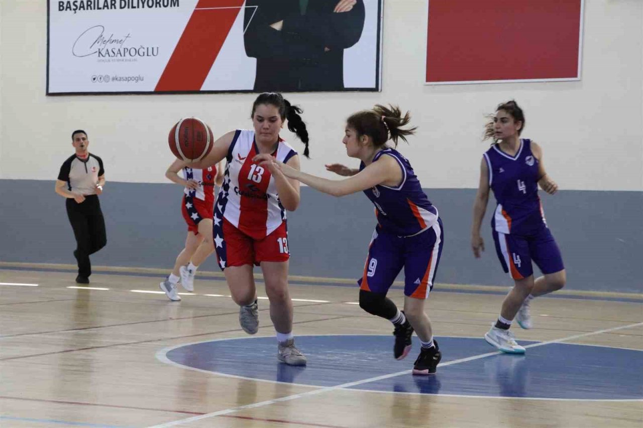 Basketbol U16 Kadınlar Bölge Şampiyonası, Karaman’da başladı