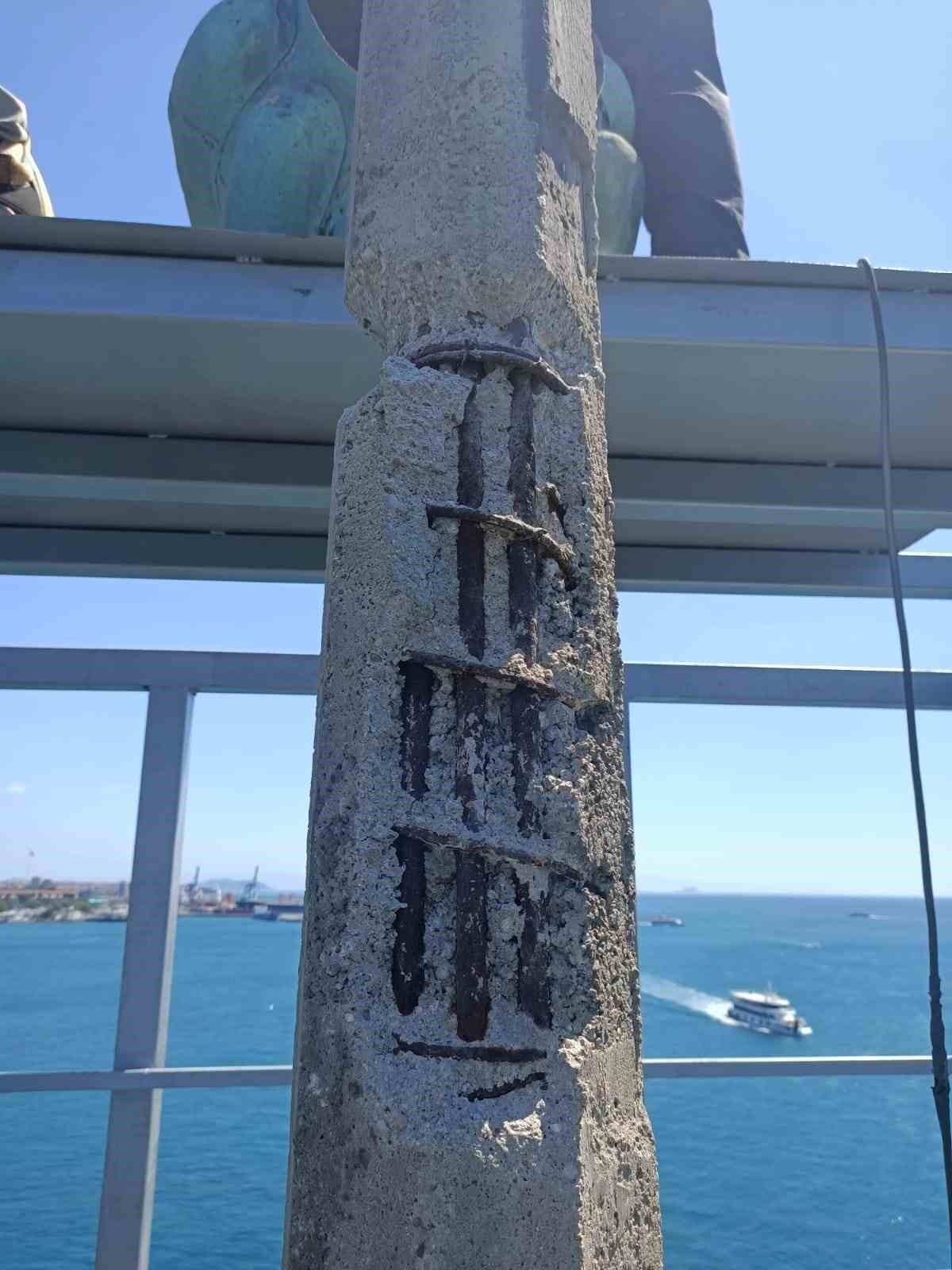 Kız Kulesi’nin restorasyon öncesi fotoğraflarında, betonda deniz kumu ve midye kabuğu ortaya çıktı