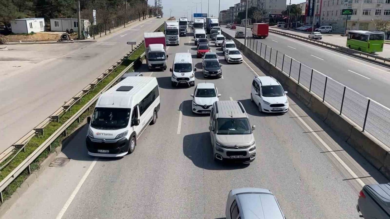 Motosiklet tır dorsesinin altına yuvarlandı, sürücü hayatını kaybetti