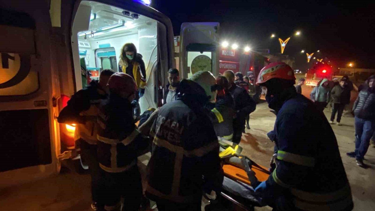 Evinin kapısını açtığı depremzedelerin kullandığı otomobille çarpıştı