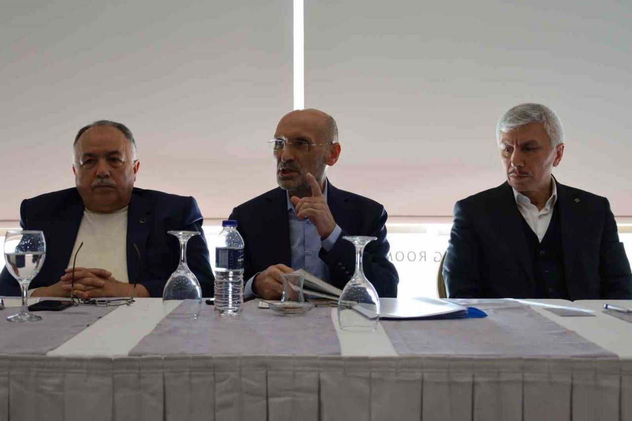 Milli görüşçülerden Saadet Partisi’ne ‘Oynanan oyunu görün’ uyarısı