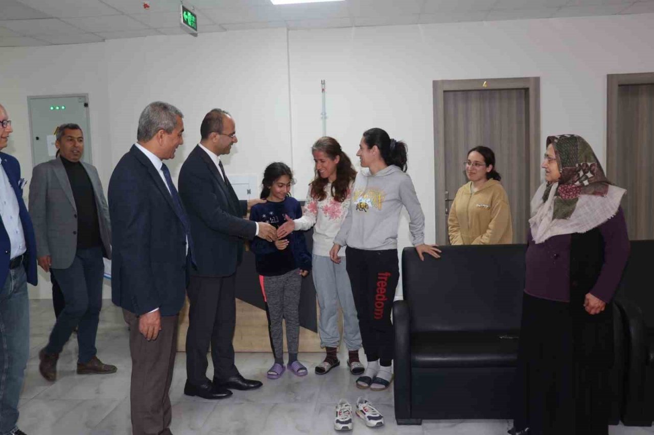 Kaymakam Tepeli ve Başkan Kaplan depremzedeler ile bir araya geldi