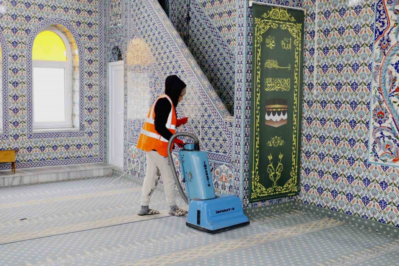 Camiler Ramazan ayına hazırlanıyor