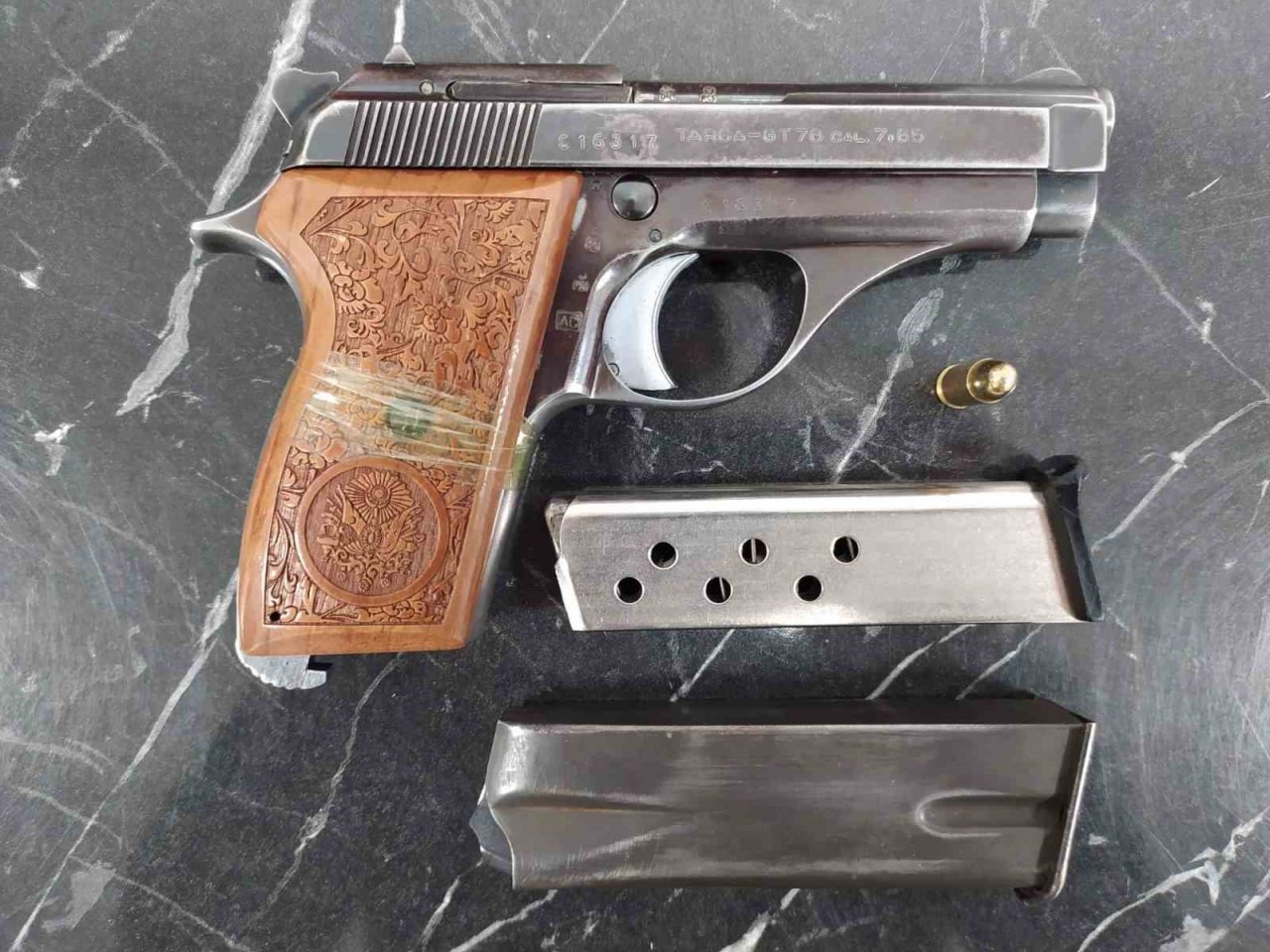 Kütahya’da yasa dışı silah ticareti yaptıkları iddiasıyla 5 şüpheli gözaltına alındı