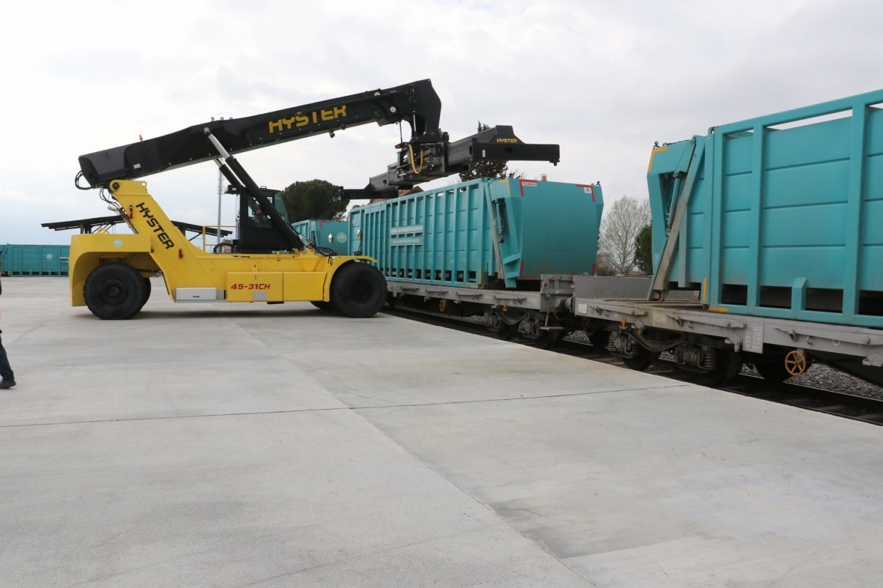 Trenle atık taşıma projesi karbon salınımını da düşürüyor