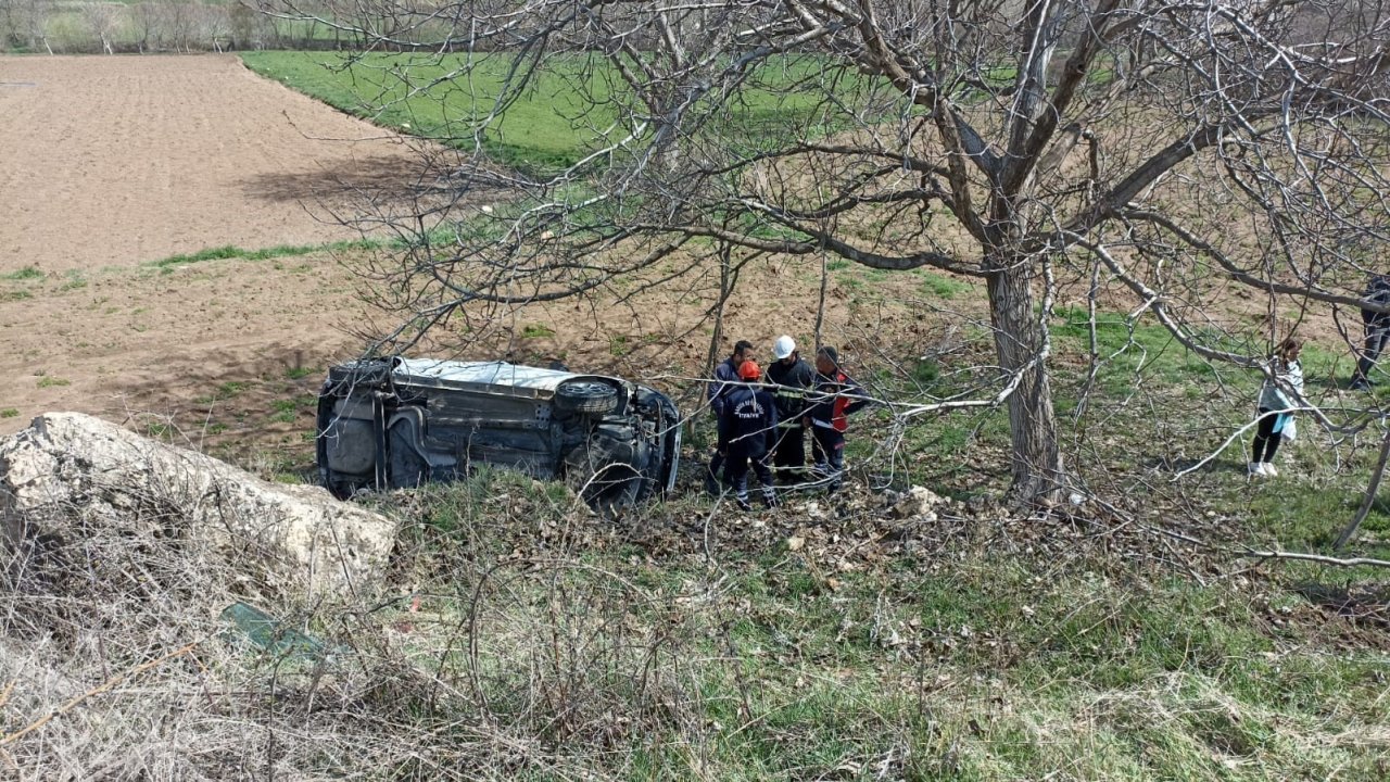 Mardin’de sürücüsünün direksiyon hakimiyetini kaybettiği araç uçurumdan yuvarlandı