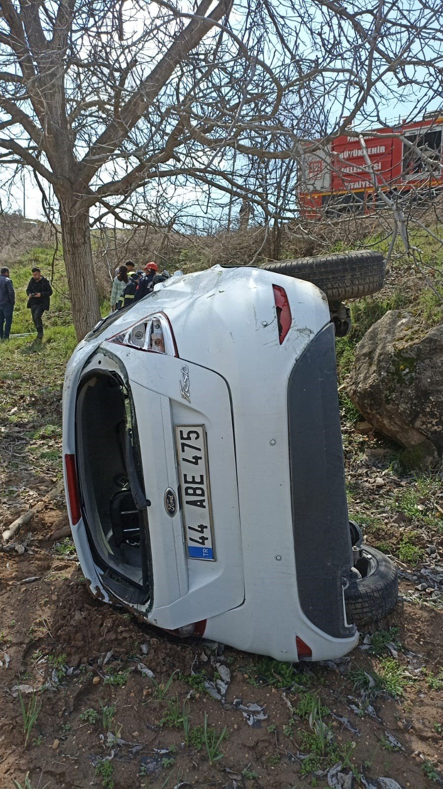 Mardin’de sürücüsünün direksiyon hakimiyetini kaybettiği araç uçurumdan yuvarlandı