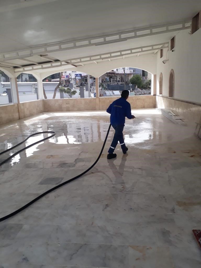 Marmaris’te Ramazan ayı öncesi camilerde temizlik çalışması başlatıldı