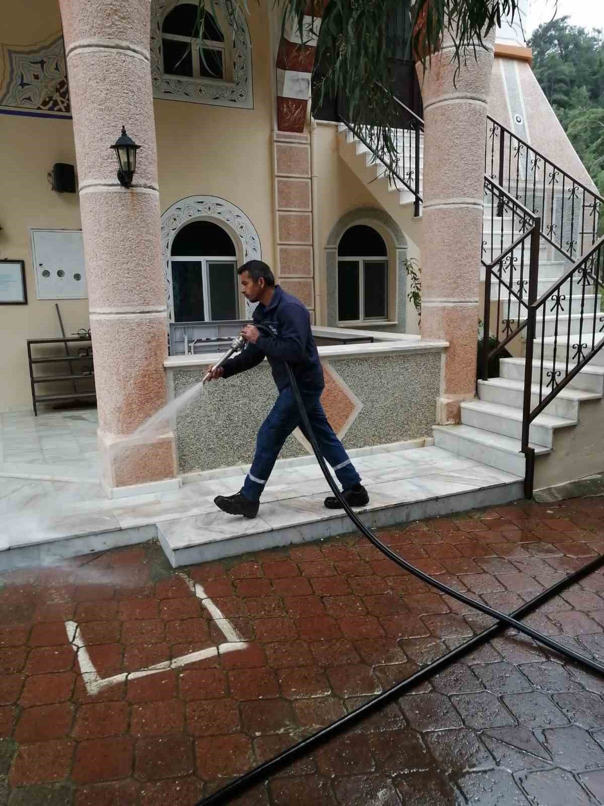 Marmaris’te Ramazan ayı öncesi camilerde temizlik çalışması başlatıldı