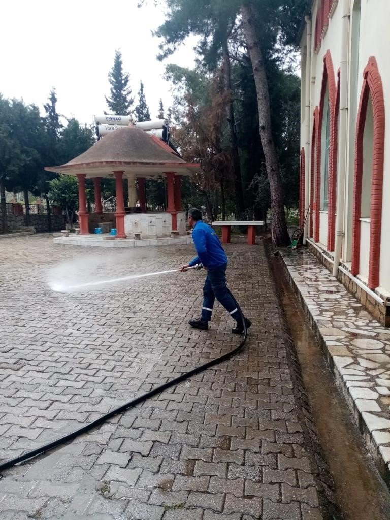 Marmaris’te Ramazan ayı öncesi camilerde temizlik çalışması başlatıldı