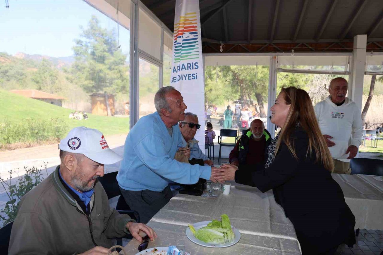 Marmaris Belediyesi, huzurevi sakinlerinin gönlünü aldı