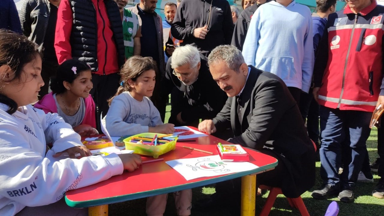 Bakan Özer: "Kahramanmaraş, Adıyaman, Malatya ve Hatay’ın bazı ilçelerinde eğitim öğretime başlayacağız"