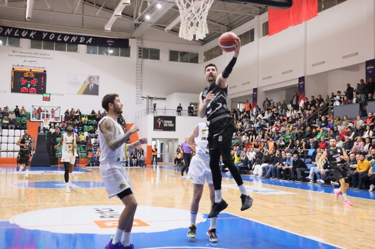 Lider kendi evinde galip geldi