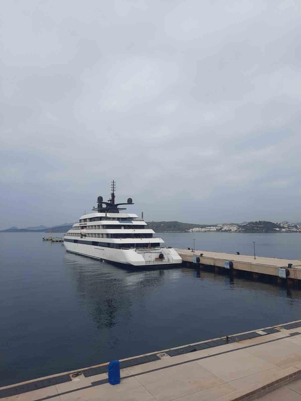 Bodrum’a sezonun ilk gemisi geldi