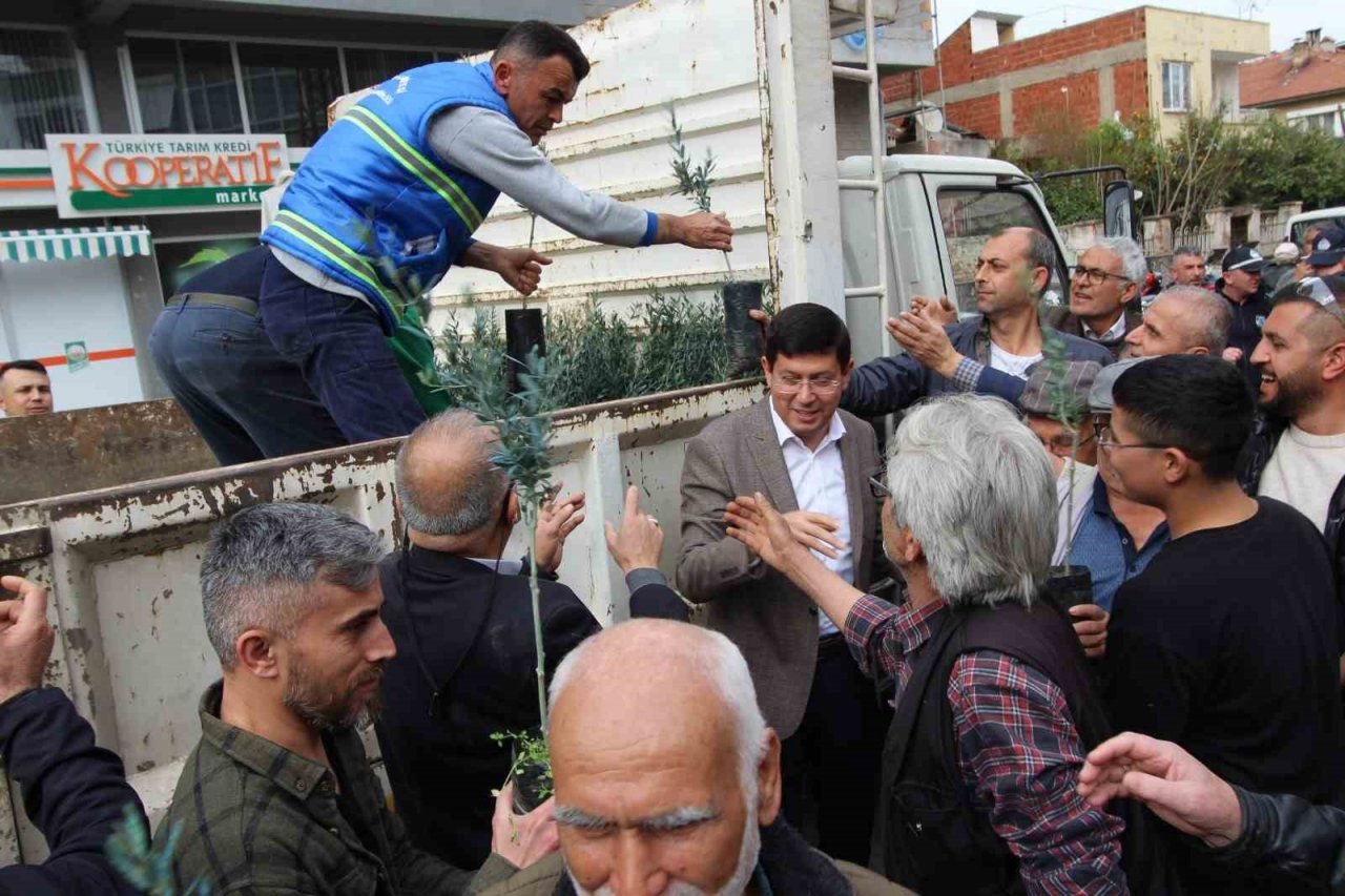 Cumhuriyet’in 100. yılında doğaya 100 zeytin fidanı armağan edildi