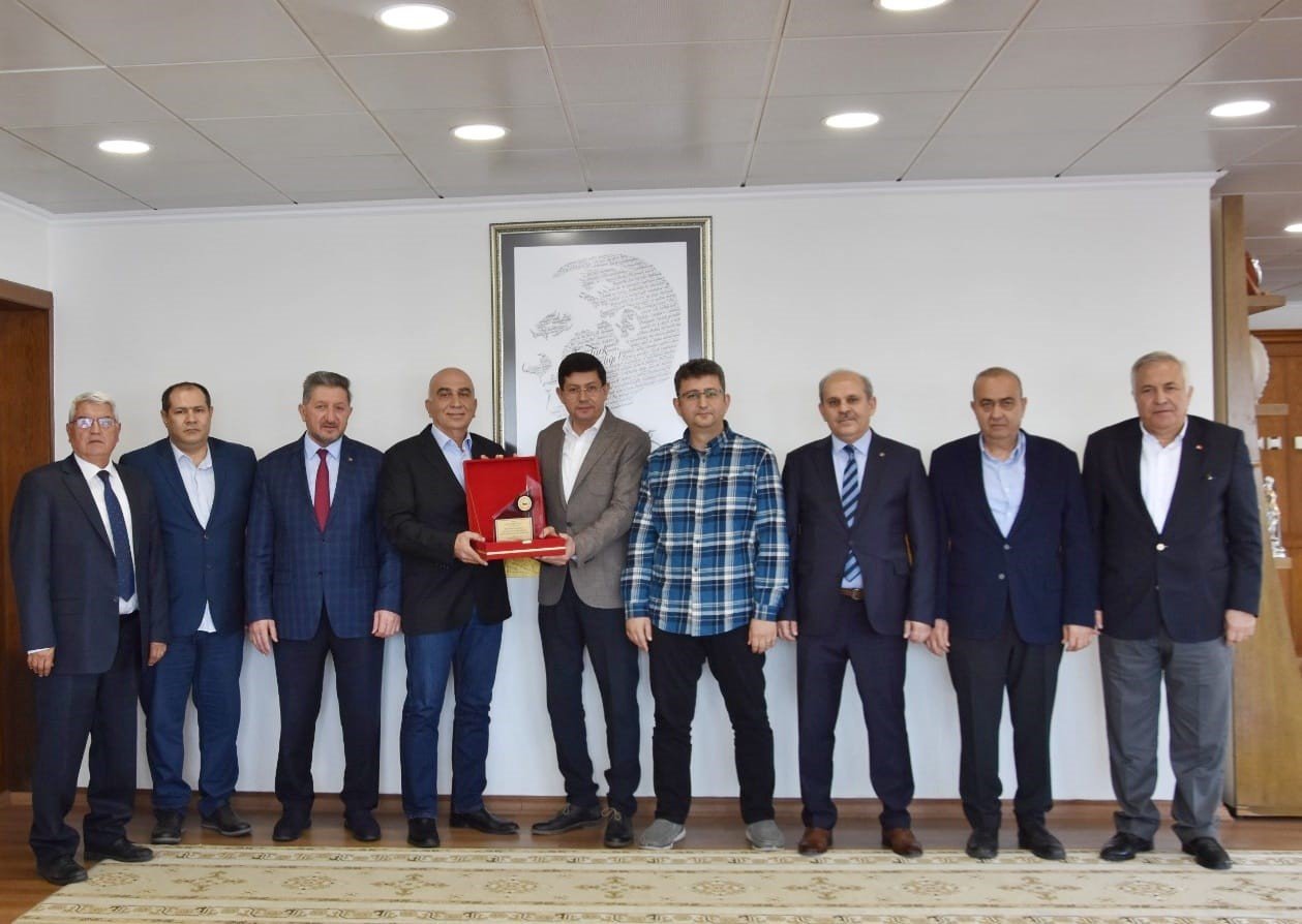 Nazilli OSB yönetimi Başkan Özcan ile görüştü