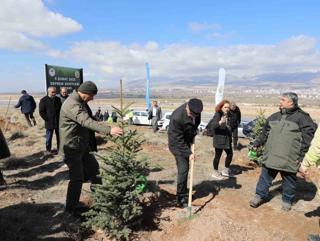 Depremzedeler için orman oluşturuldu