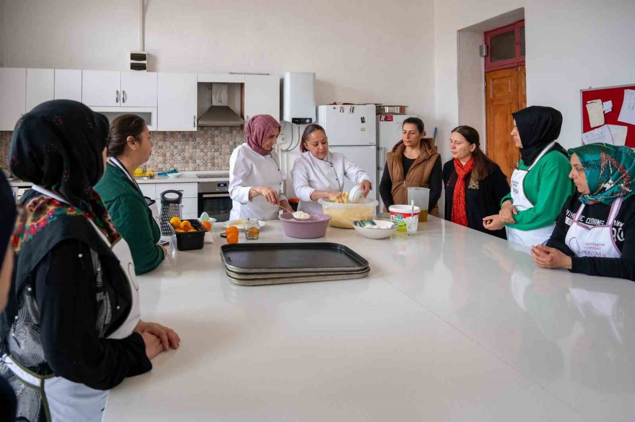 Olgunlaşma Enstitüsü’ndeki etkinlik, depremzede kadınlara moral oldu