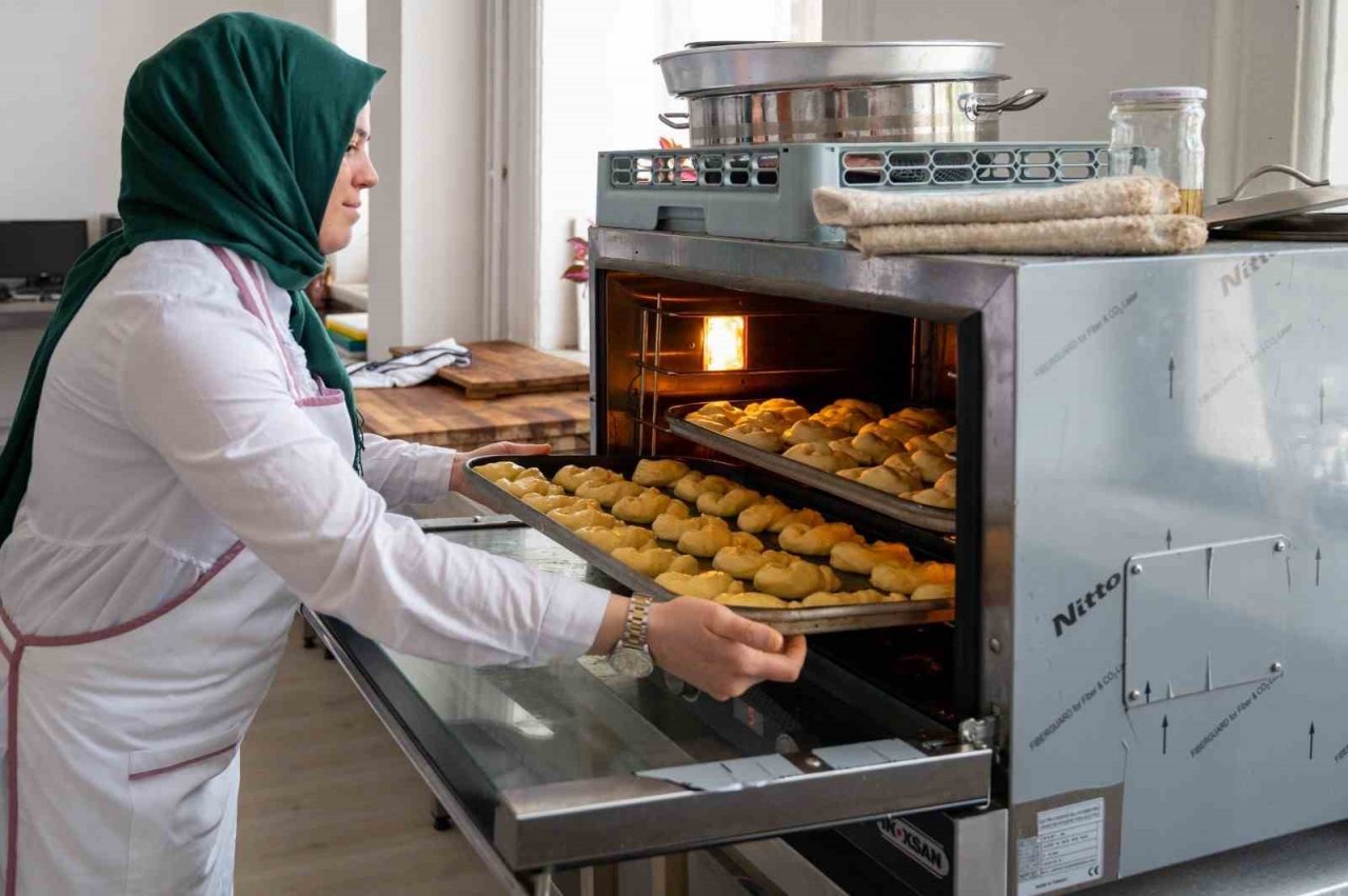 Olgunlaşma Enstitüsü’ndeki etkinlik, depremzede kadınlara moral oldu