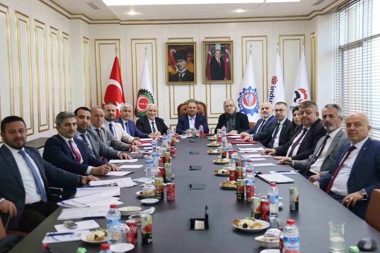 Özçelik İş Sendikası KARDEMİR ile TİS imzalandı