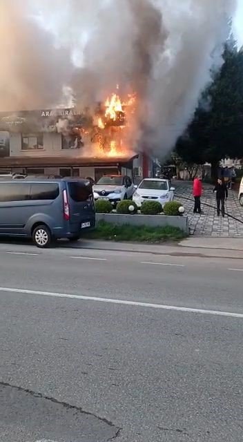 Araç kiralama şirketinde çıkan yangın söndürüldü