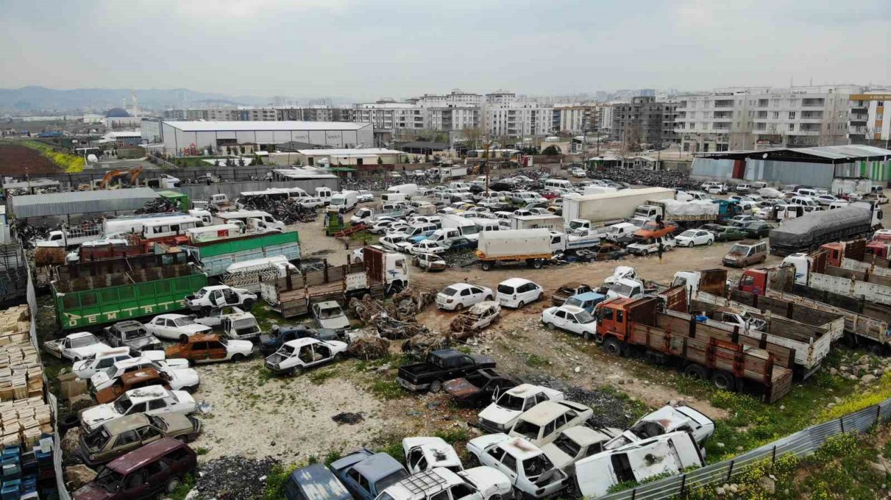 Sel sonrası otomobilini tanıyamadı