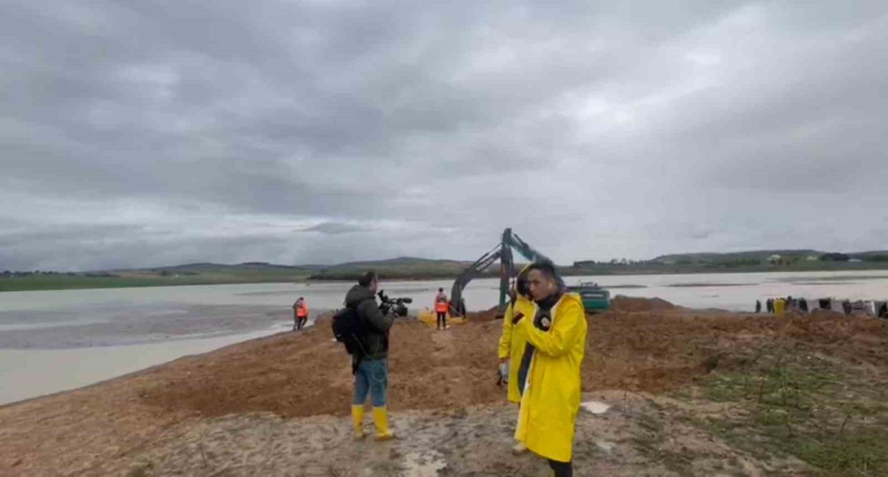 Şanlıurfa’da sele kapılan tır sürücüsü 7 gündür aranıyor