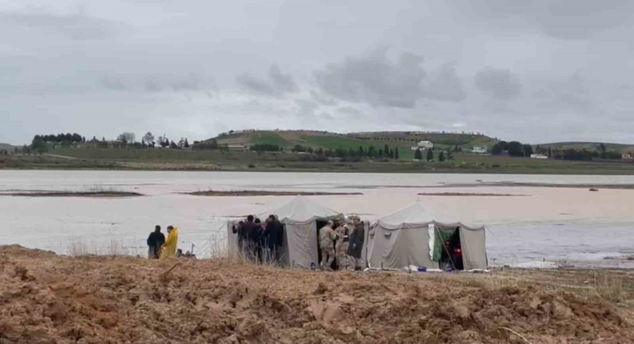 Şanlıurfa’da sele kapılan tır sürücüsü 7 gündür aranıyor