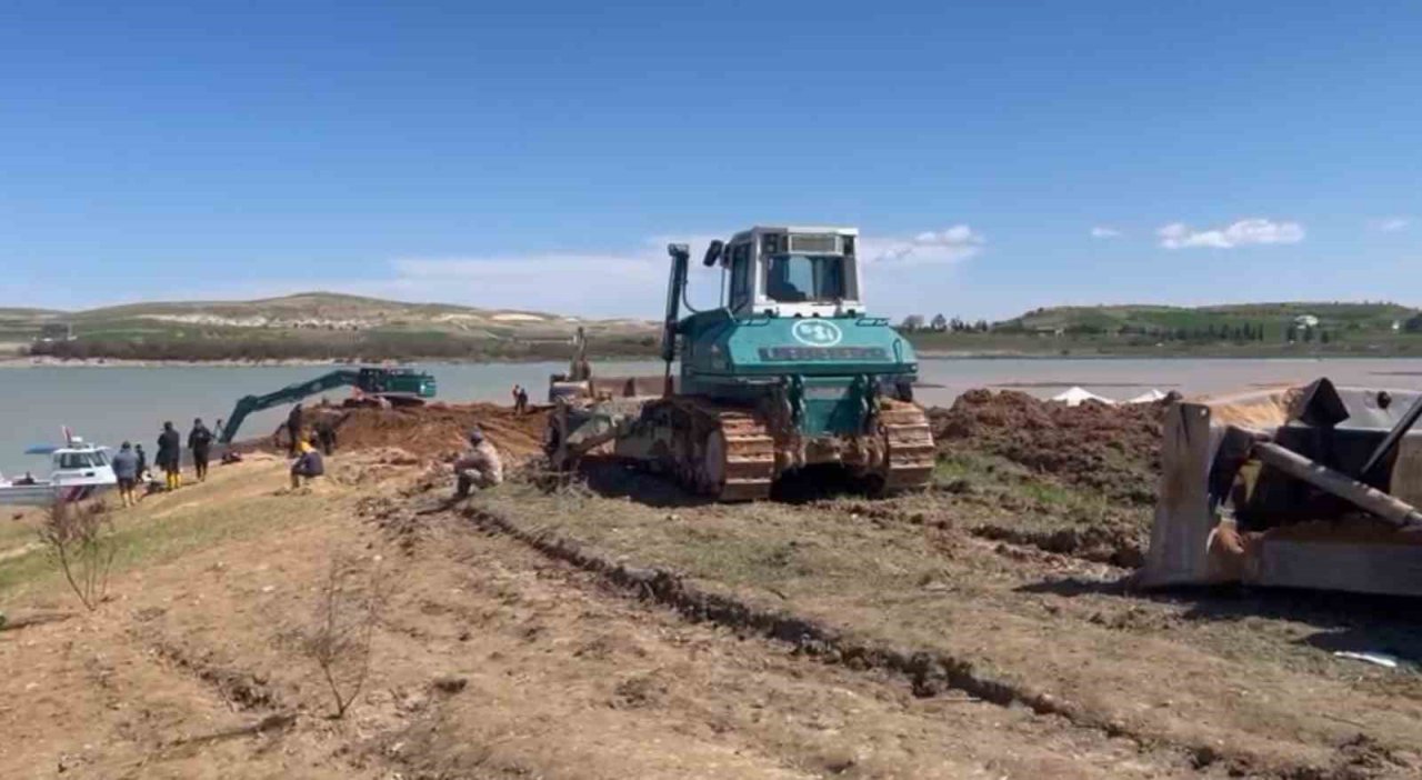Şanlıurfa’da sele kapılan tır sürücüsü 7 gündür aranıyor