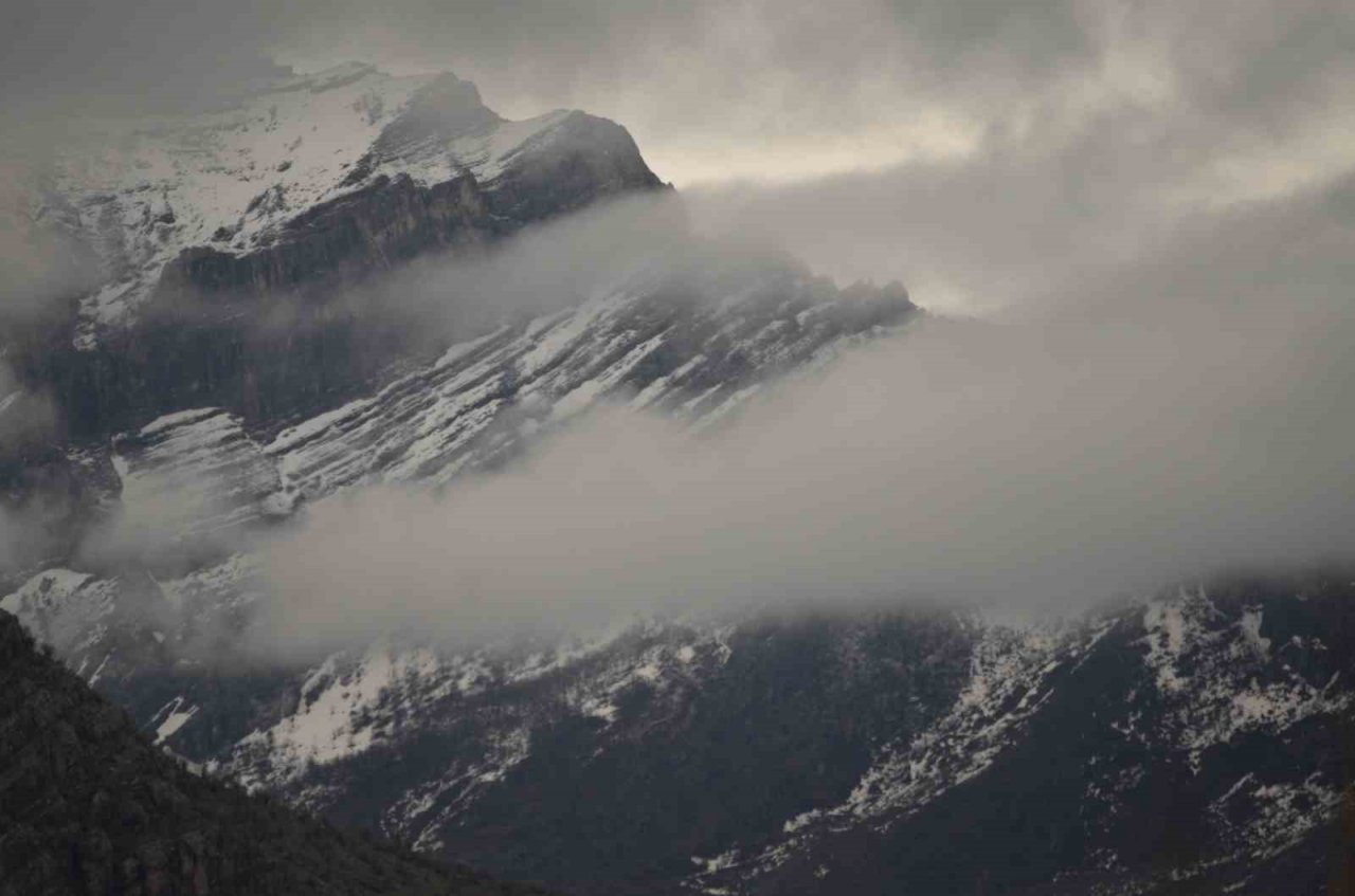 Şırnak’ta bahar beklerken kar geldi