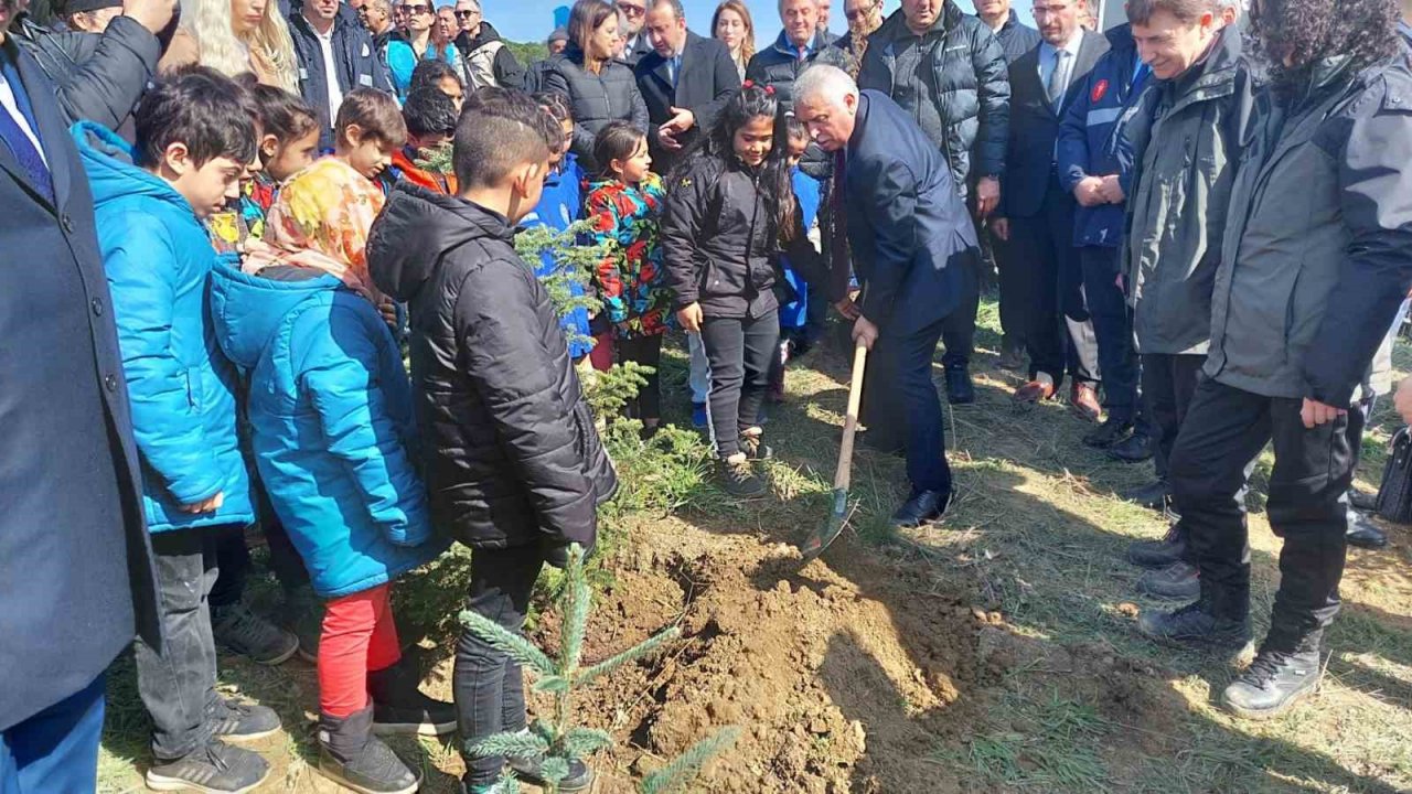 Deprem şehitleri için 30 bin fidan toprakla buluşuyor